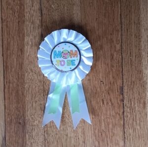 Cute 'Mom To Be' Ribbon Badge